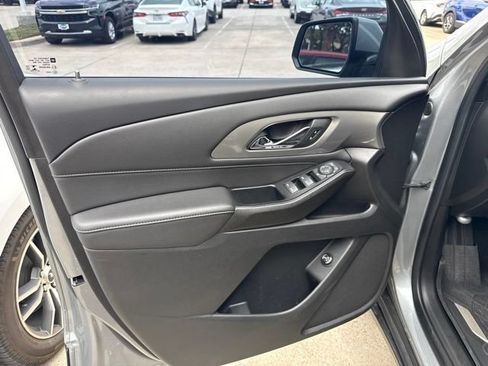 Used 2023 Chevrolet Traverse LT FWD image 8