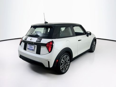 Used 2025 MINI Cooper 2-Door Hardtop FWD image 5