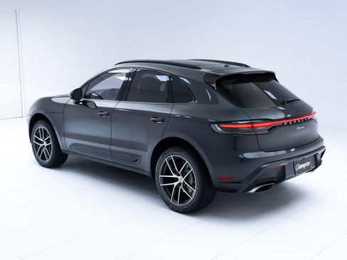Certified 2025 Porsche Macan image 3