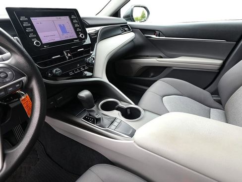 Used 2022 Toyota Camry LE FWD image 18