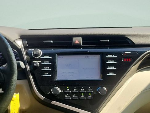 Used 2019 Toyota Camry LE FWD image 13