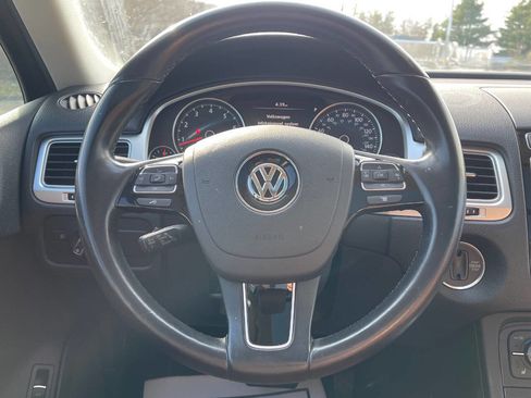 Used 2016 Volkswagen Touareg VR6 image 31