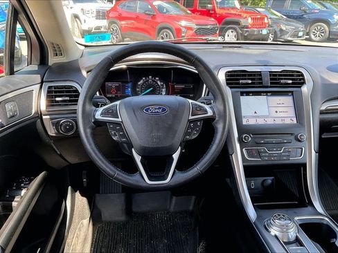 Used 2017 Ford Fusion SE w/ Fusion SE Technology Package AWD/4WD image 17