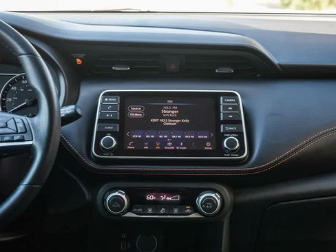 Used 2018 Nissan Kicks SR image 13