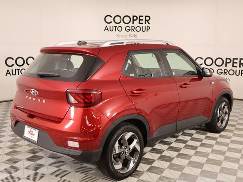 Used 2025 Hyundai Venue Limited image 21