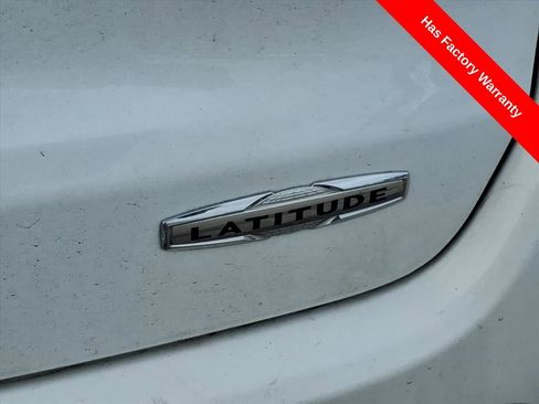 Used 2024 Jeep Compass Latitude image 10