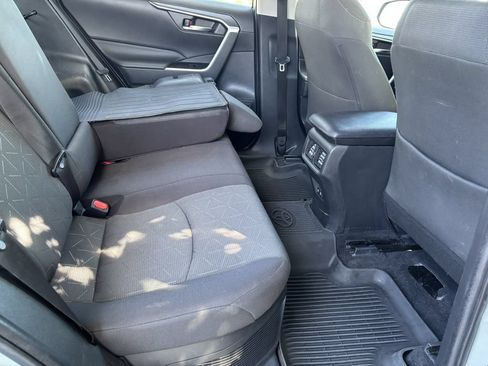 Used 2021 Toyota RAV4 XLE AWD/4WD image 28