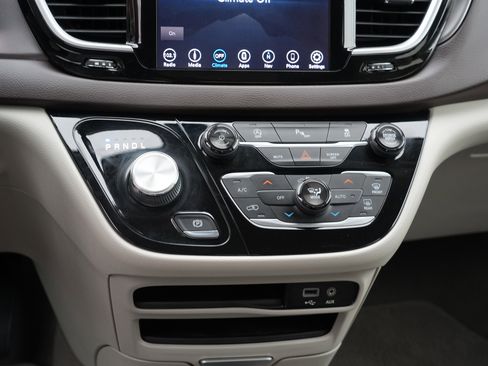 Used 2018 Chrysler Pacifica Touring Plus w/ Tire & Wheel Group image 23