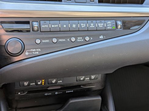 Used 2019 Lexus ES 300h w/ Premium Package image 25