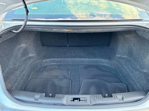 Used 2018 Ford Taurus SEL image 14