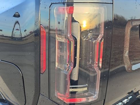 Used 2025 GMC Hummer EV 2X AWD/4WD image 35