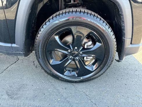 Used 2020 Jeep Compass Latitude image 10