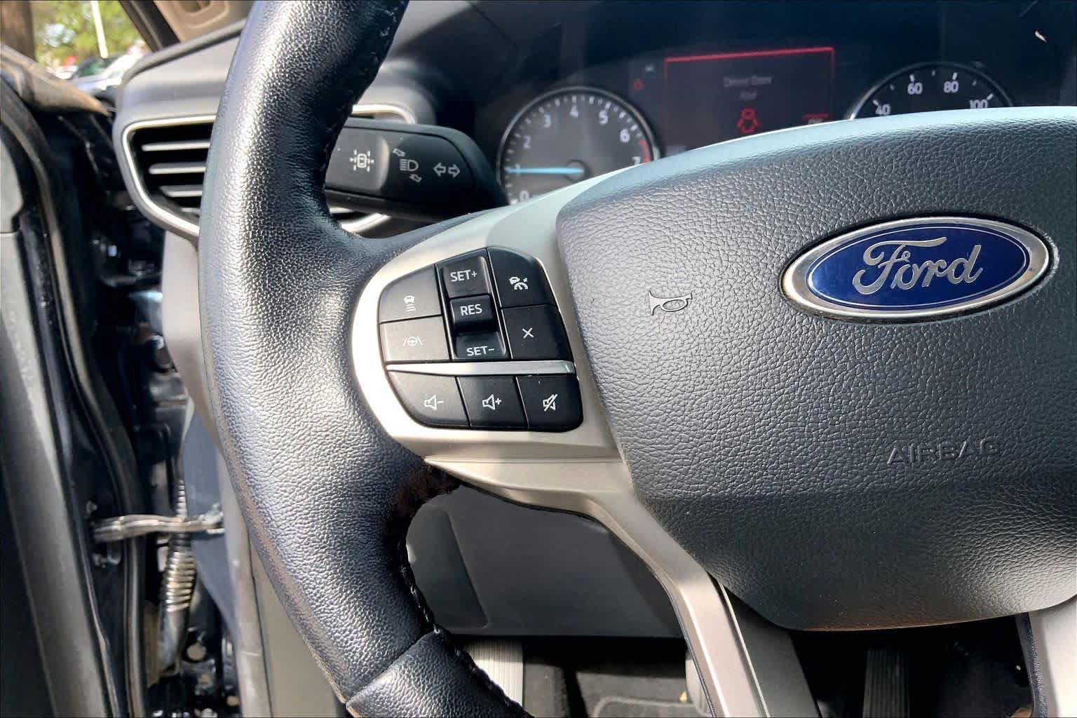 Used 2022 Ford Explorer Limited w/ Equipment Group 301A RWD image 24