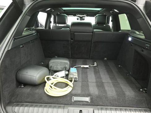 Used 2020 Land Rover Range Rover Sport HSE image 25