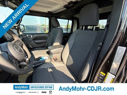 Used 2024 Jeep Gladiator Sport AWD/4WD image 12