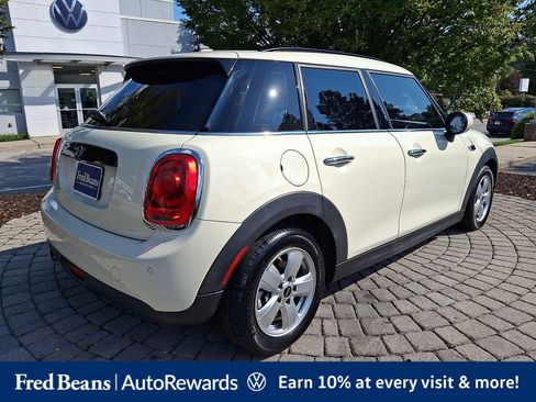 Used 2021 MINI Cooper 4-Door Hardtop w/ Storage Package FWD image 9