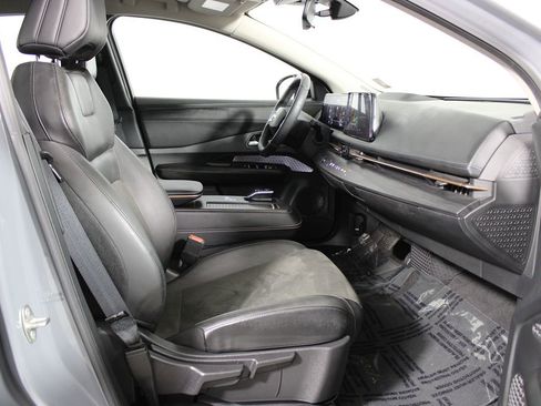 Used 2024 Nissan Ariya FWD image 10