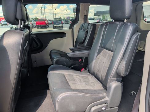 Used 2019 Dodge Grand Caravan SXT FWD image 19