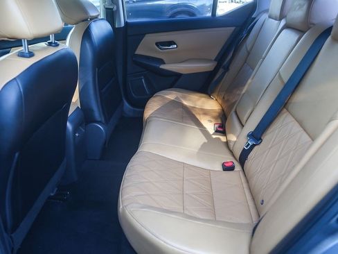 Used 2022 Nissan Sentra SV w/ SV Premium Package FWD image 17
