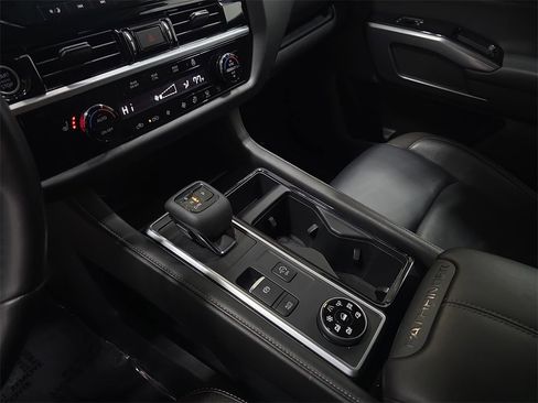 Used 2022 Nissan Pathfinder SL image 25