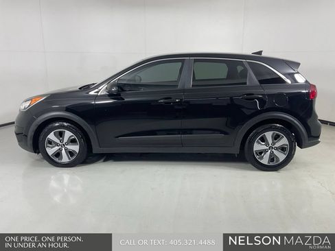 Used 2017 Kia Niro FE FWD image 9