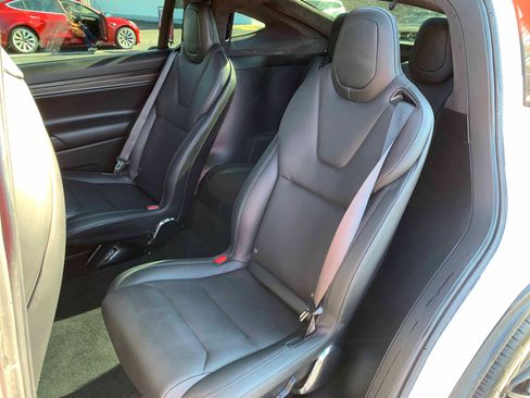 Used 2022 Tesla Model X image 3