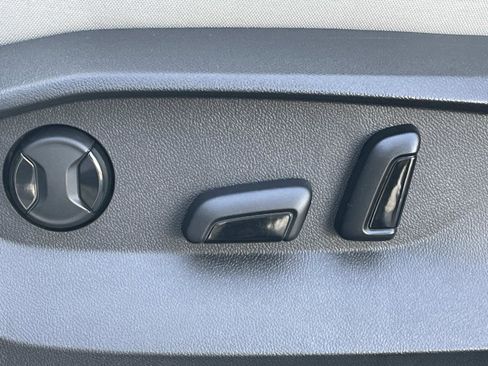 Certified 2023 Volkswagen Tiguan SE w/ Panoramic Sunroof Package image 18