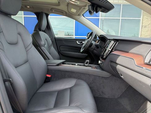 Used 2023 Volvo XC60 B5 Plus w/ Protection Package Premier AWD/4WD image 15