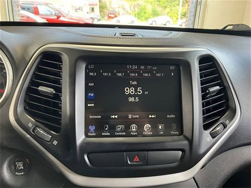 Used 2015 Jeep Cherokee Limited image 14