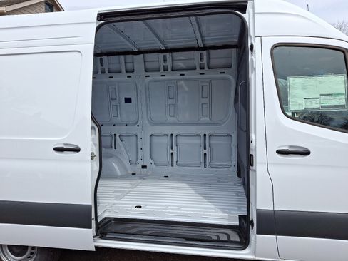 New 2025 Mercedes-Benz Sprinter 2500 image 10