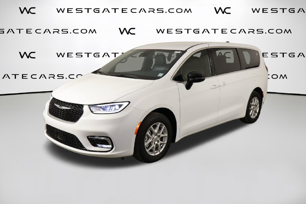 Used 2025 Chrysler Pacifica Select FWD 360° Tour