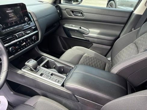 Used 2025 Nissan Pathfinder SV FWD image 17