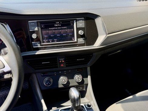 Used 2019 Volkswagen Jetta FWD image 11
