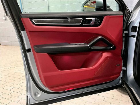 Certified 2022 Porsche Cayenne S image 28