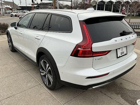 New 2026 Volvo V60 B5 Cross Country Plus w/ Climate Package image 10