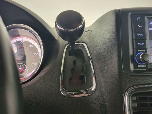 Used 2019 Dodge Grand Caravan SXT FWD image 22