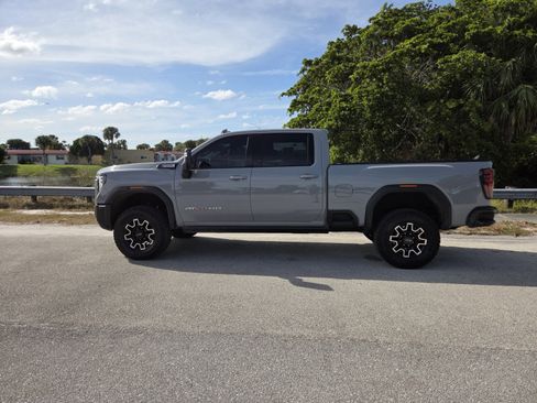 Used 2024 GMC Sierra 2500 AT4X image 7