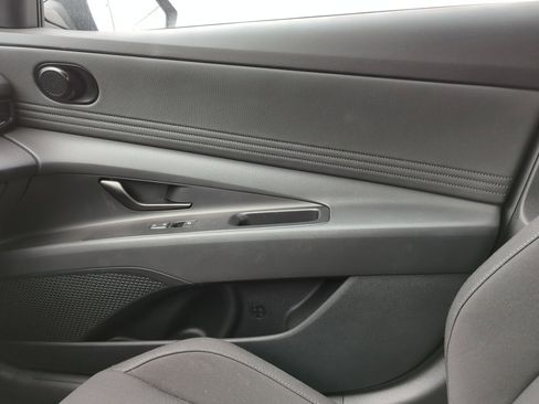 Certified 2025 Hyundai Elantra SEL image 28