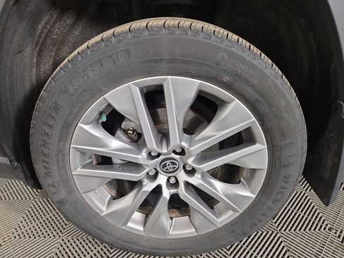 Used 2023 Toyota RAV4 XLE Premium image 11