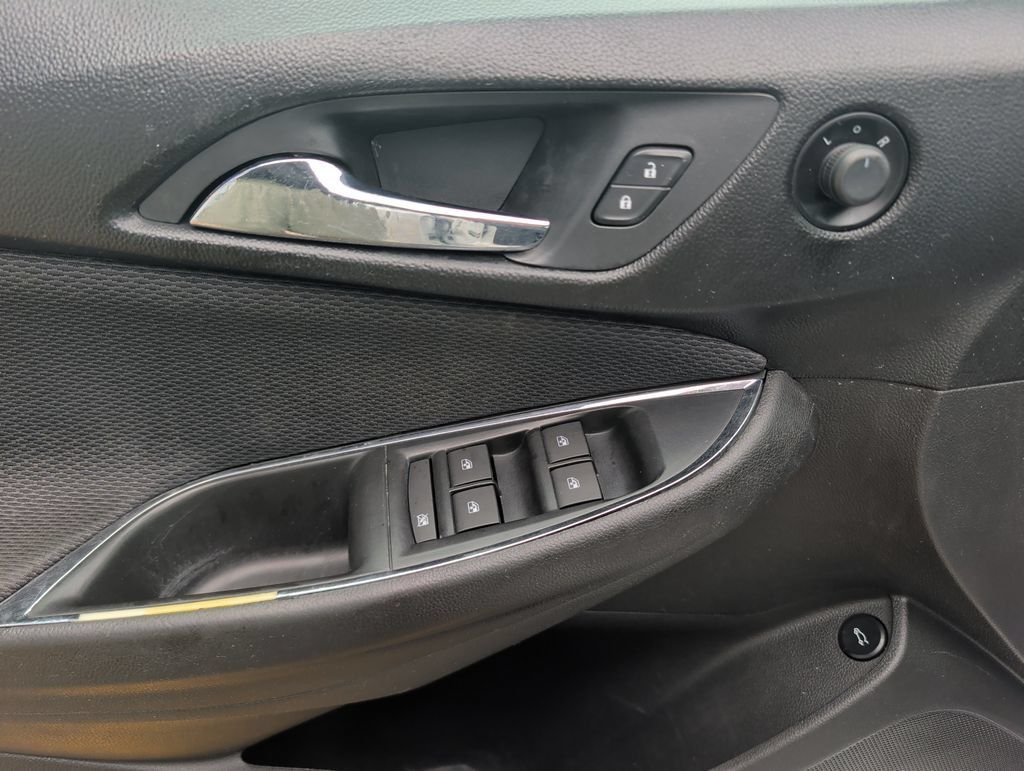 Used 2018 Chevrolet Cruze LT FWD image 9