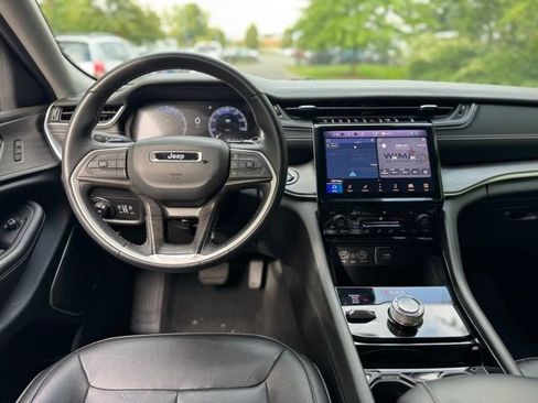 Used 2022 Jeep Grand Cherokee Limited image 13