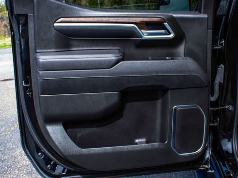 Used 2025 GMC Sierra 1500 Elevation image 11