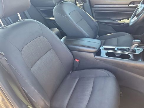 Used 2024 Nissan Altima 2.5 SV image 16