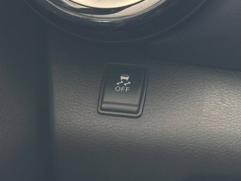 Used 2019 Nissan Kicks SR FWD image 30