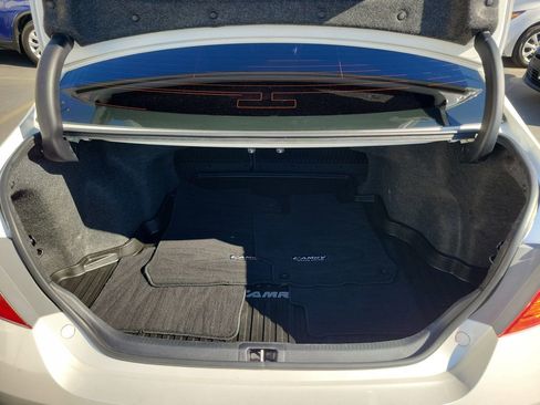 Used 2016 Toyota Camry SE image 9