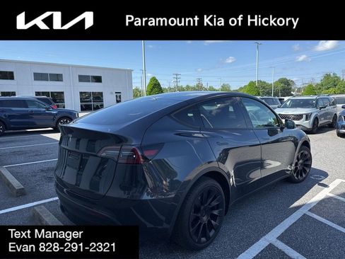 Used 2024 Tesla Model Y Long Range RWD image 11