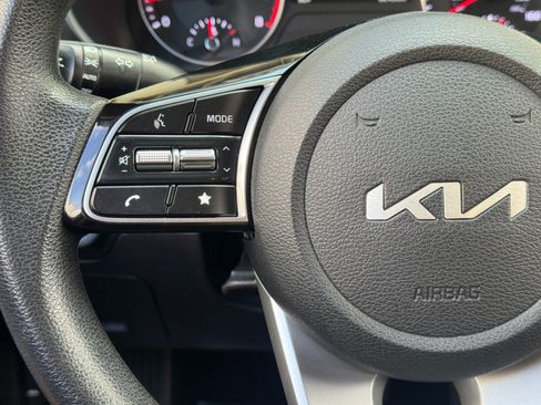Used 2022 Kia Forte LXS FWD image 19