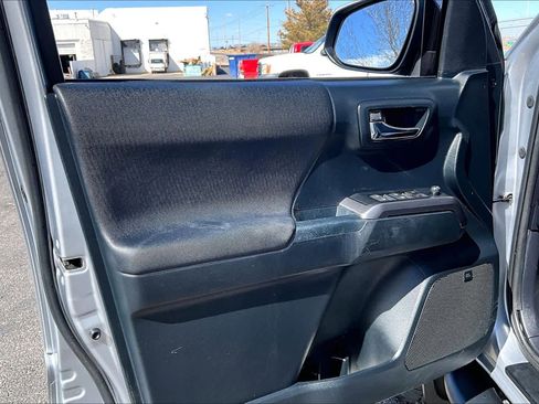 Used 2016 Toyota Tacoma TRD Off-Road image 22