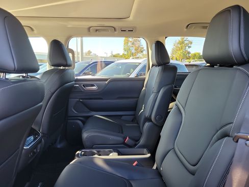 New 2026 INFINITI QX80 Pure image 9