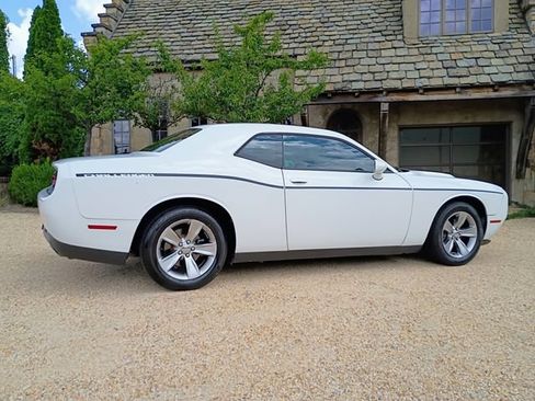 Used 2017 Dodge Challenger SXT RWD image 14